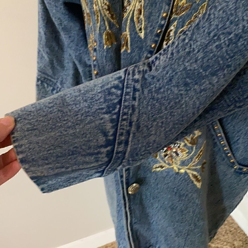 Vintage Acid Wash Embellished Bedazzle Jean Jacket - Picture 4 of 10